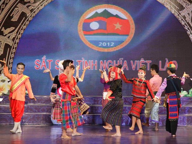 Vietnam – Laos cultural, sports and tourism exchange program - ảnh 1